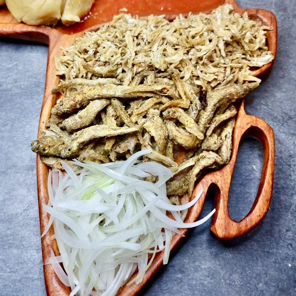 petits poissons cuisinés et présenté