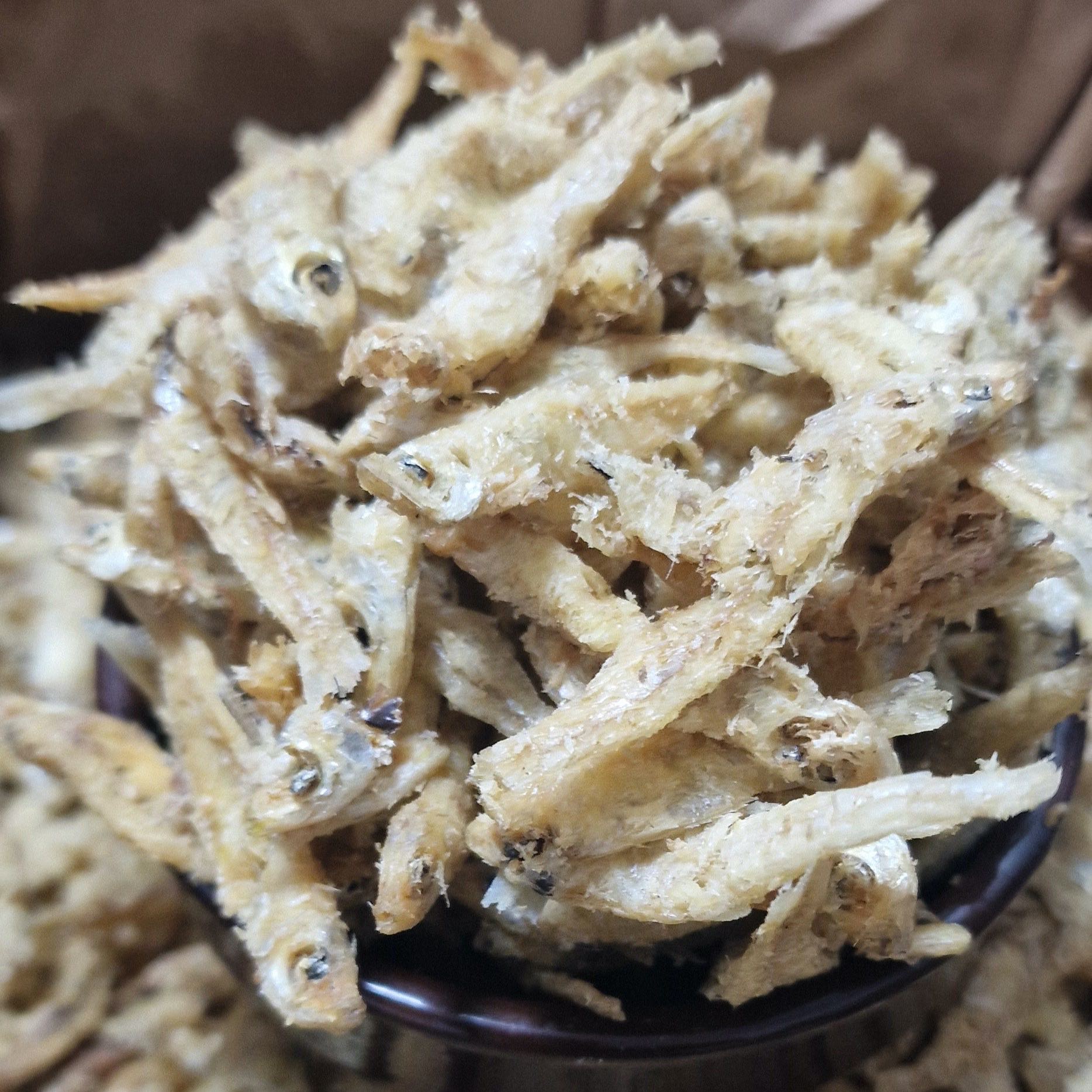 Poisson fretin d'eau douce frits à l'huile végétale