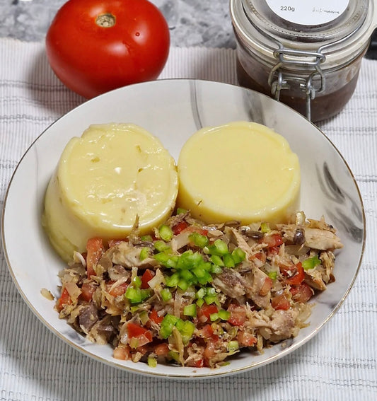 plat béninois de monyo cuisiné et présenté