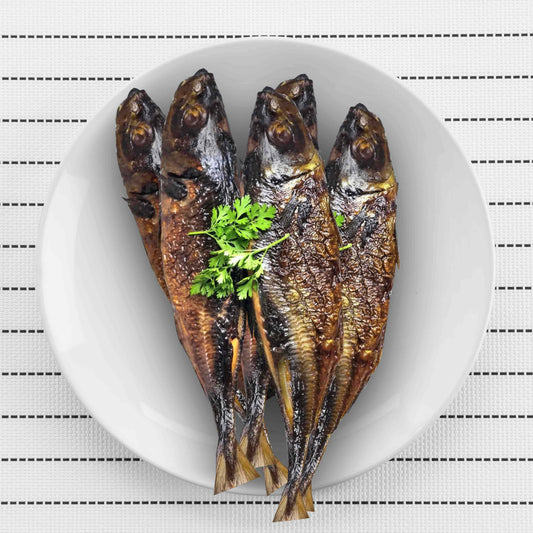 Poisson dilivi fumé au bois et présenté dans son assiette