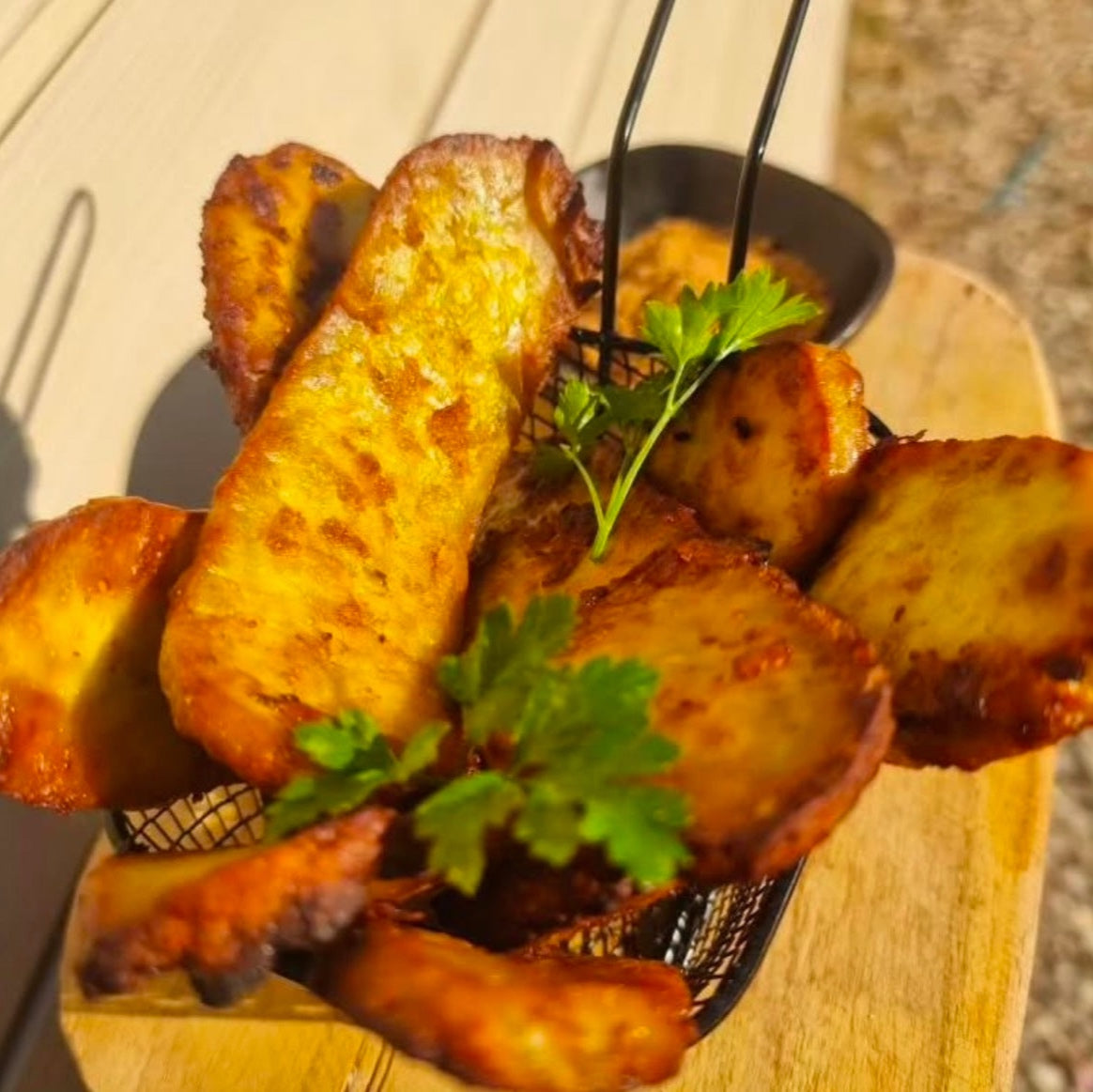 Fromage frit à l'huile et présenté