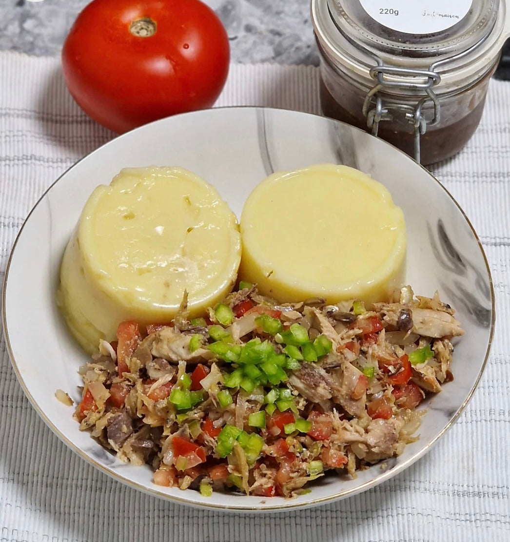 plat béninois de monyo cuisiné et présenté 