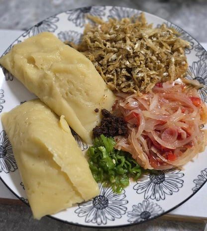 Akassa cuisiné et présenté en plat